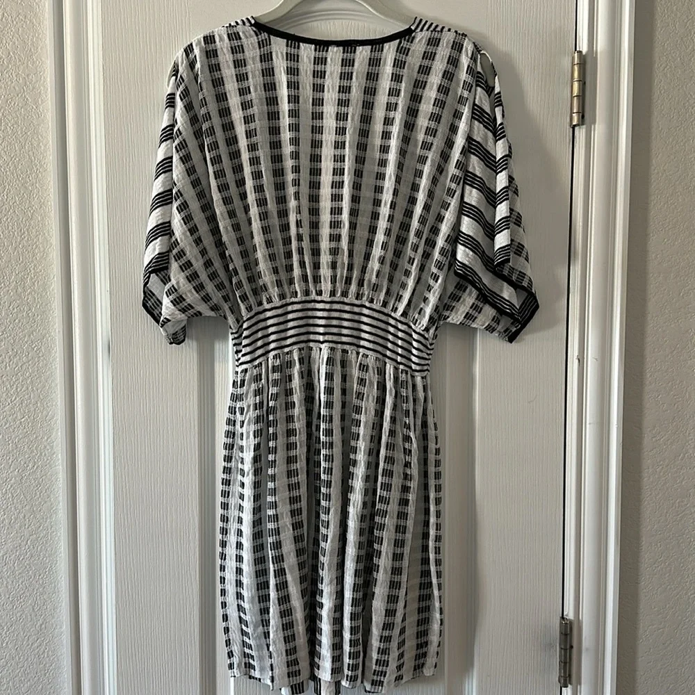 NWT Trina Turk Swim Suit Cover Up - Picture 4 of 6